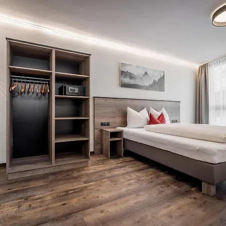 The By Regina * 索尔登